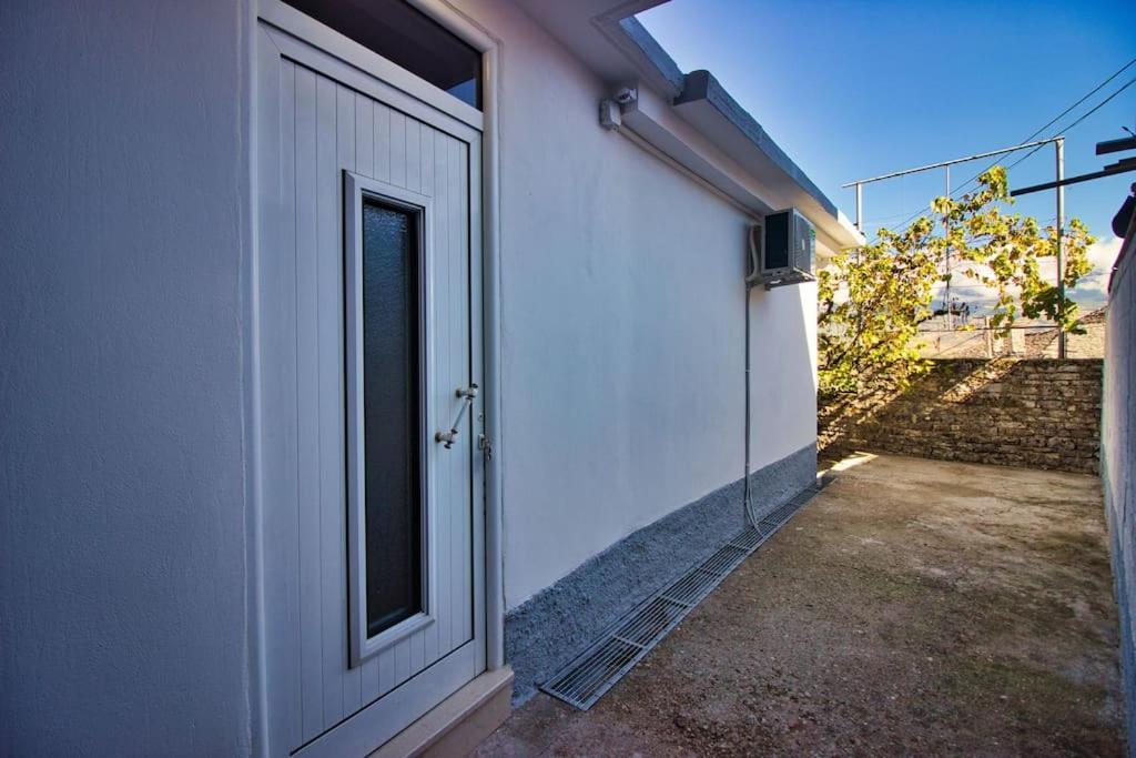 Apartamento Emblematic House 3 Gjirokastër Exterior foto