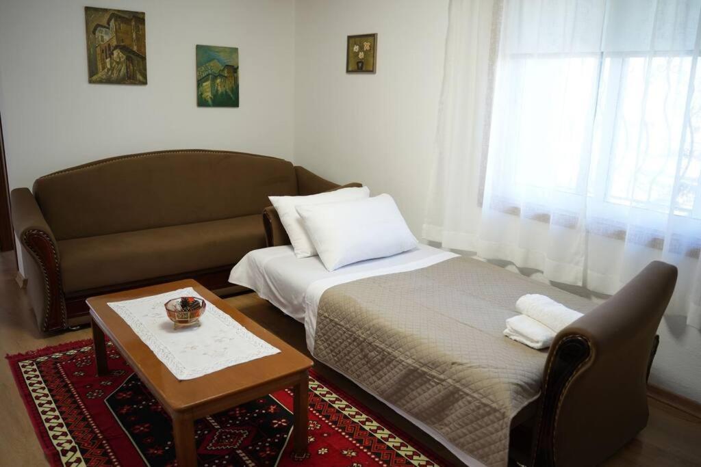 Apartamento Emblematic House 3 Gjirokastër Exterior foto